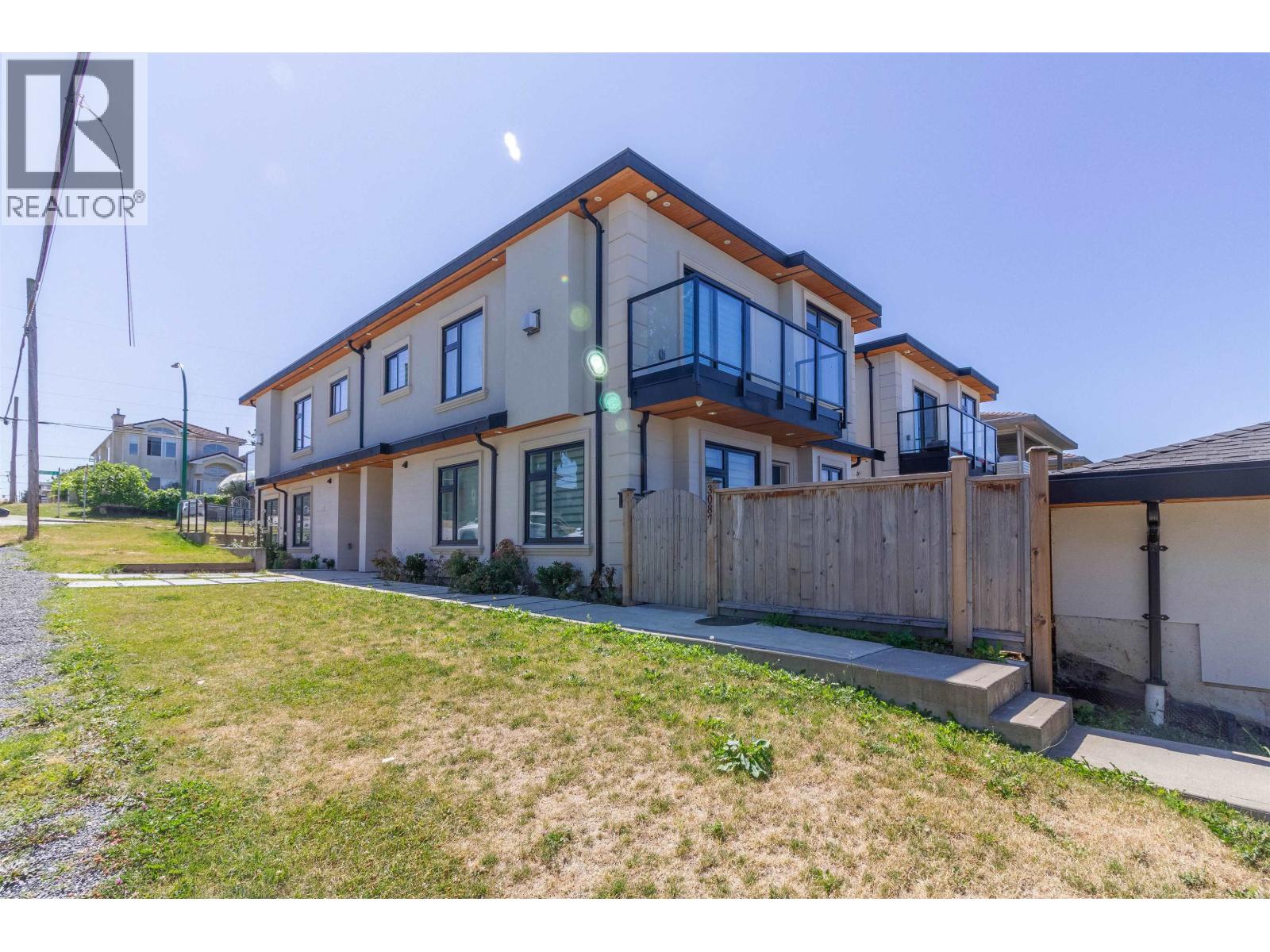 3087 Royal Oak Ave, Burnaby, BC V5G 4H5