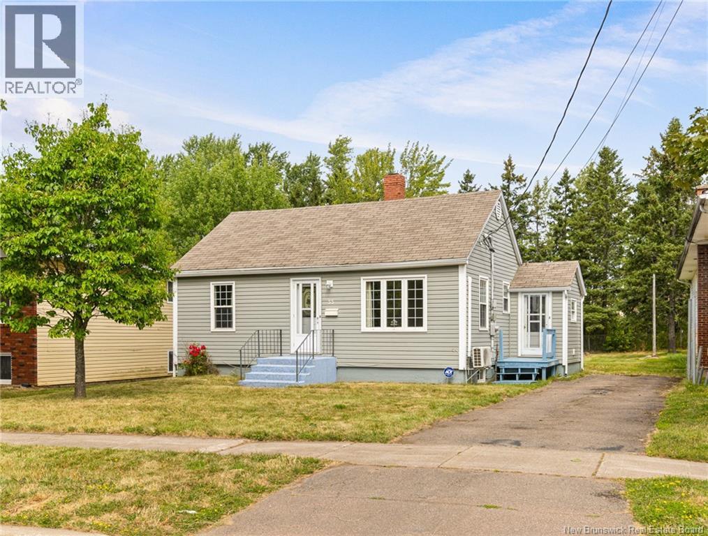 33 Vail St, Moncton, NB E1A 3L2