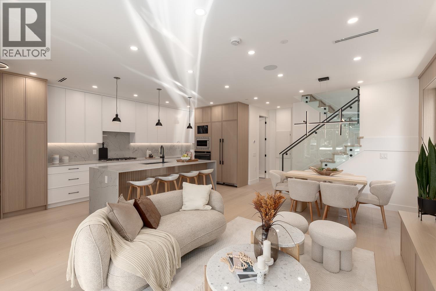 475 W 20th Avenue Unit 1, Vancouver, BC V5Y 2C7