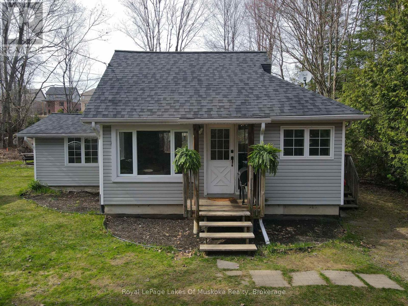 6 Hibberd Ln, Huntsville, ON P1H 1C9