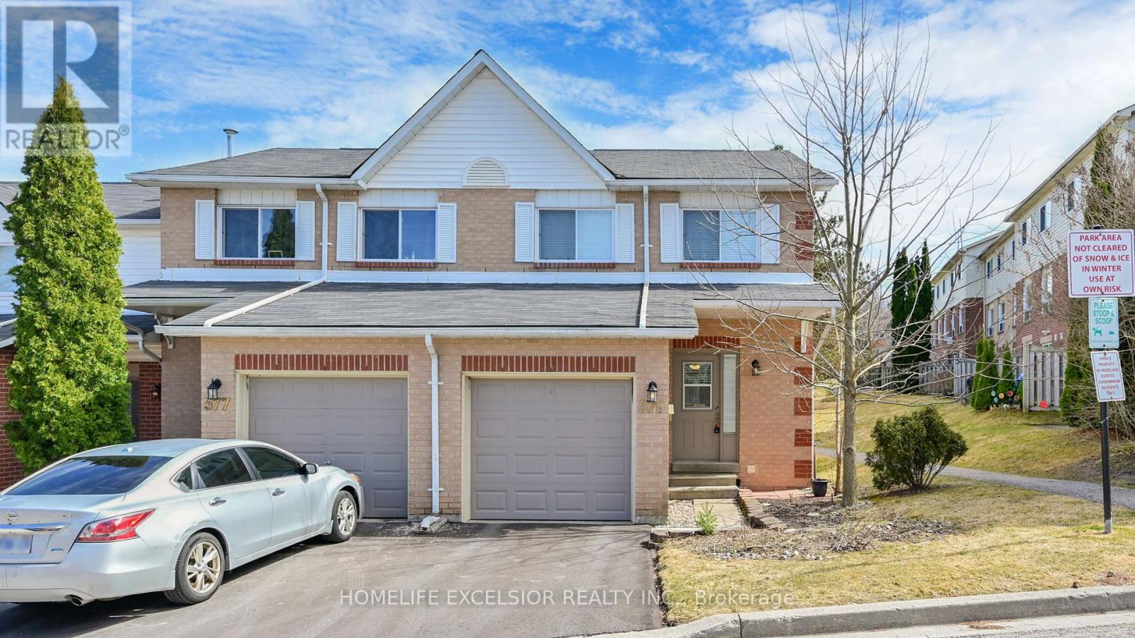 1 579 Gibney Cres, Newmarket, ON L3X 1Y3