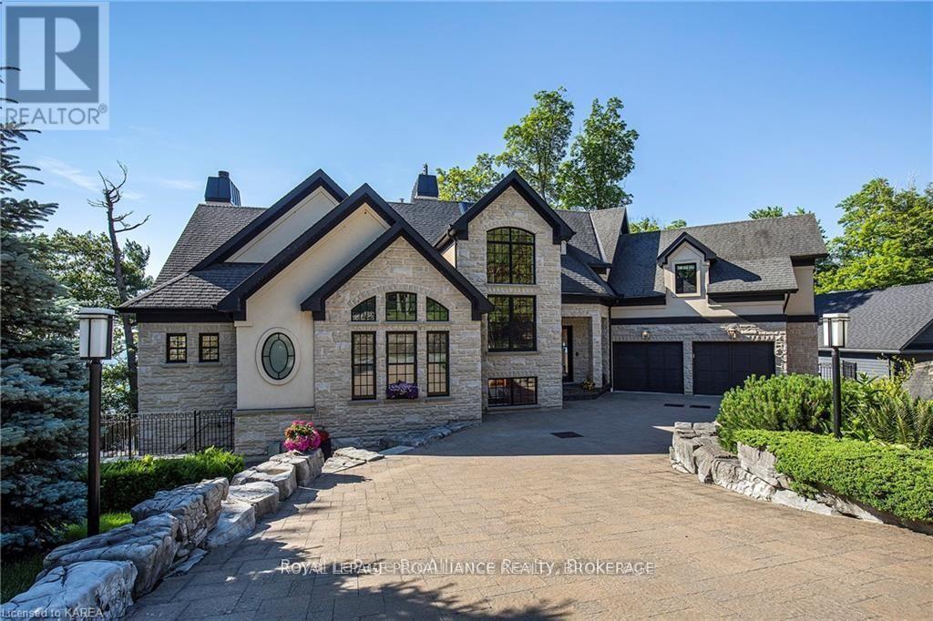 1618 St Lawrence Ave, Kingston, ON K7L 4V1