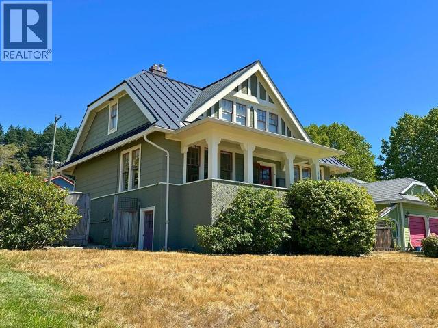 5576 Marine Ave, Powell River, BC V8A 2M2