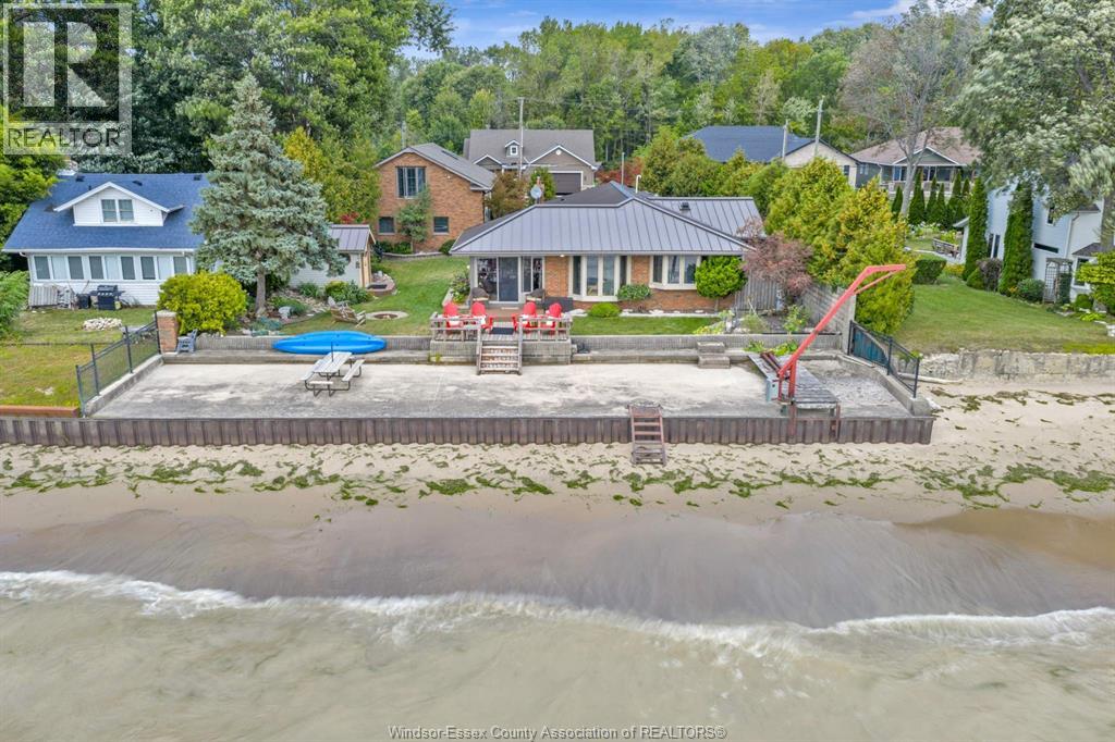 223 Lakewood Dr, Amherstburg, ON N9V 2Y8