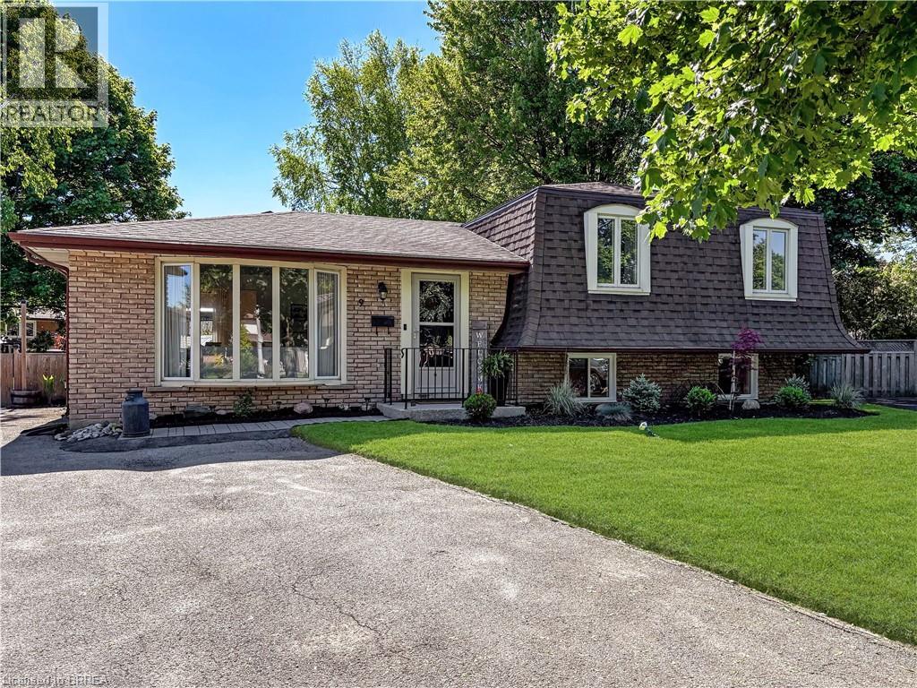 9 Normandy Cir, Simcoe, ON N3Y 4J6