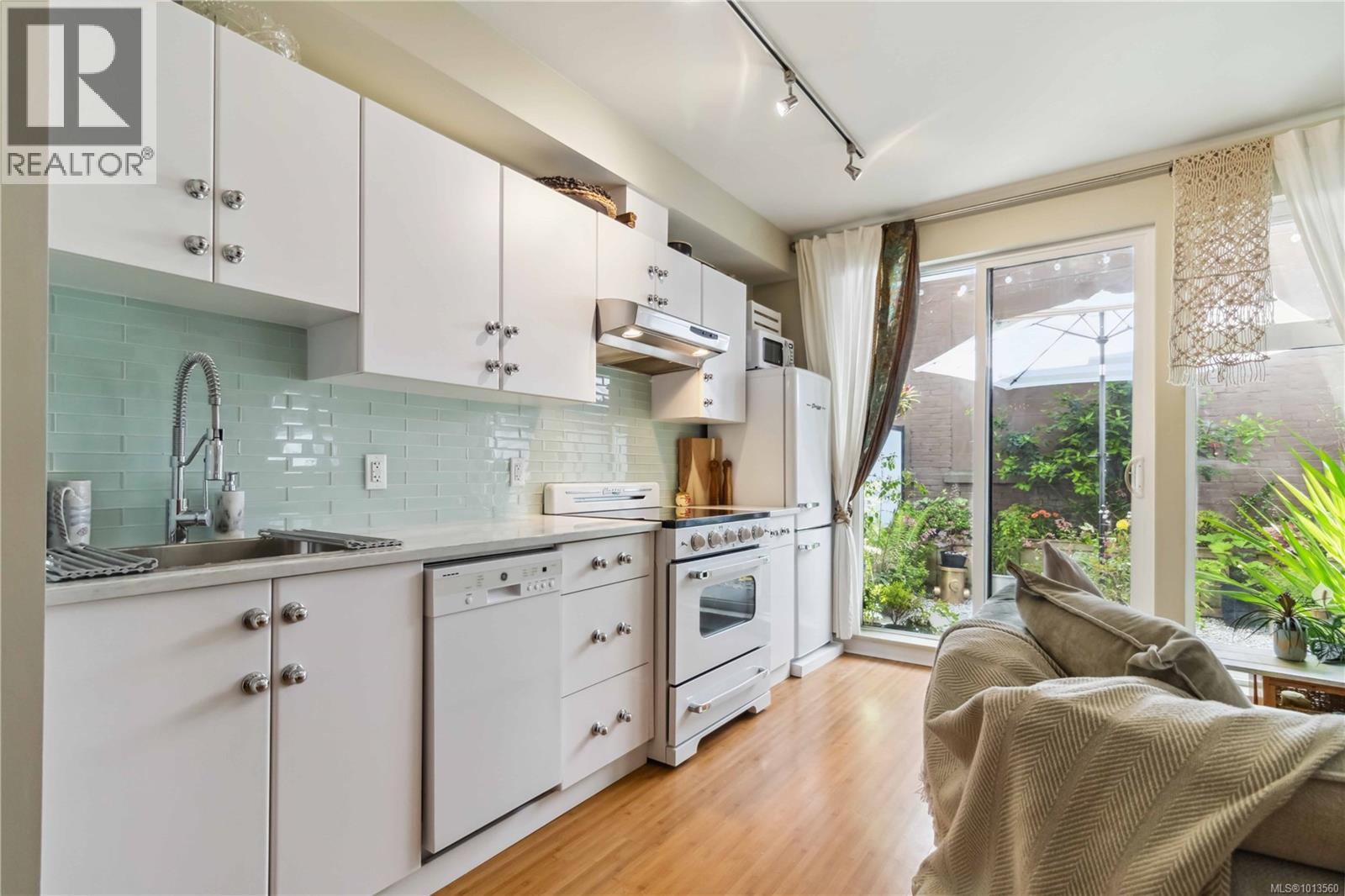 1007 Johnson St Unit 103 St, Victoria, BC V8V 3N6