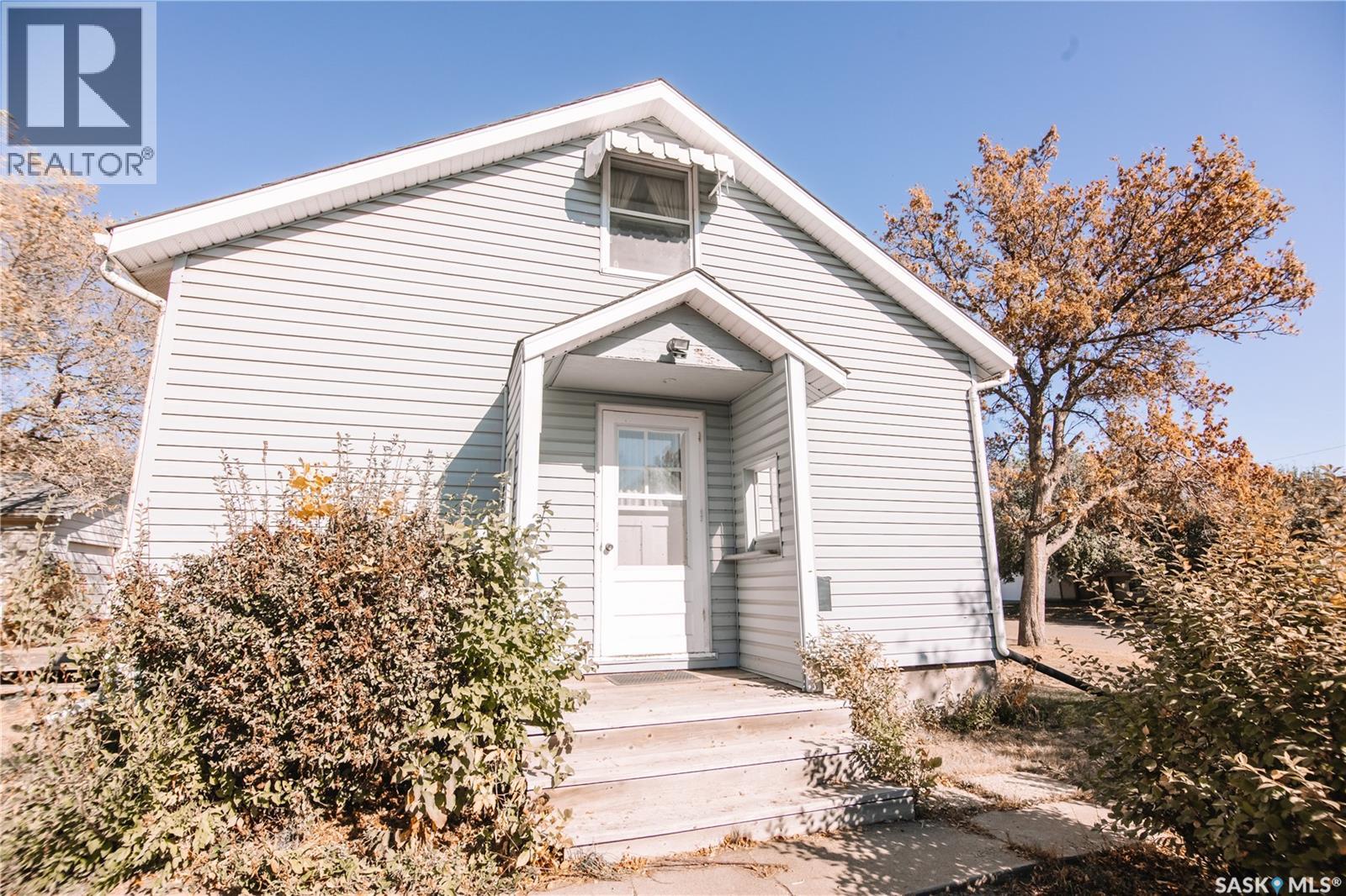 414 10 Avenue Northwest, Moose Jaw, SK S6H 4K5