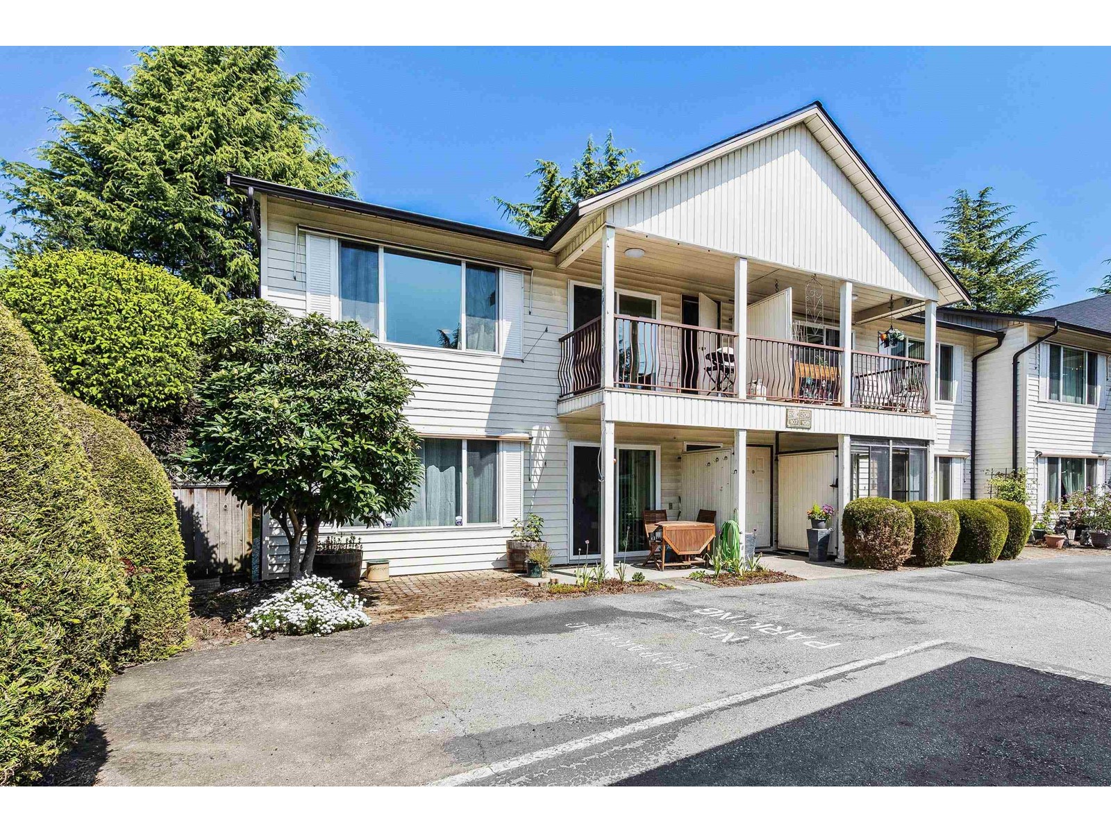 2853 W Bourquin Crescent Unit 207, Abbotsford, BC V2S 6H6