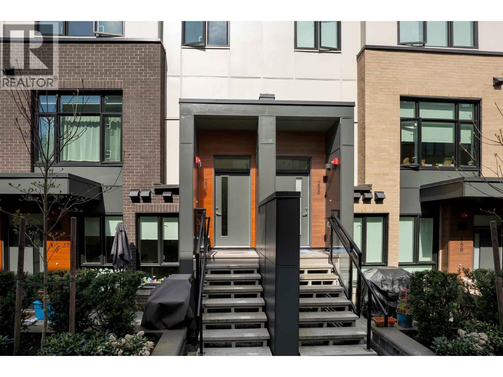 2035 Glenaire Drive Unit 257, North Vancouver, BC V7P 1Y2