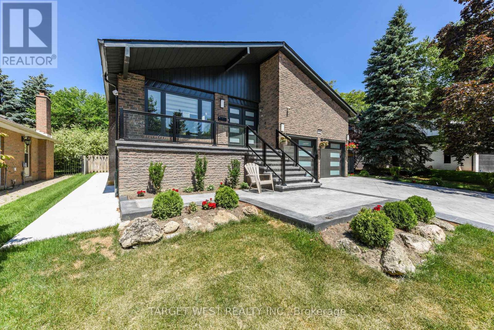 1263 Crestdale Rd, Mississauga, ON L5H 1X8