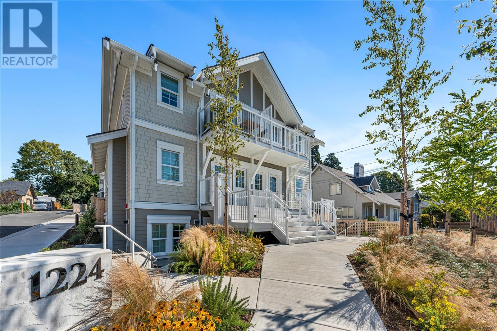 102 A 1224 Richardson St, Victoria, BC V8V 3E1