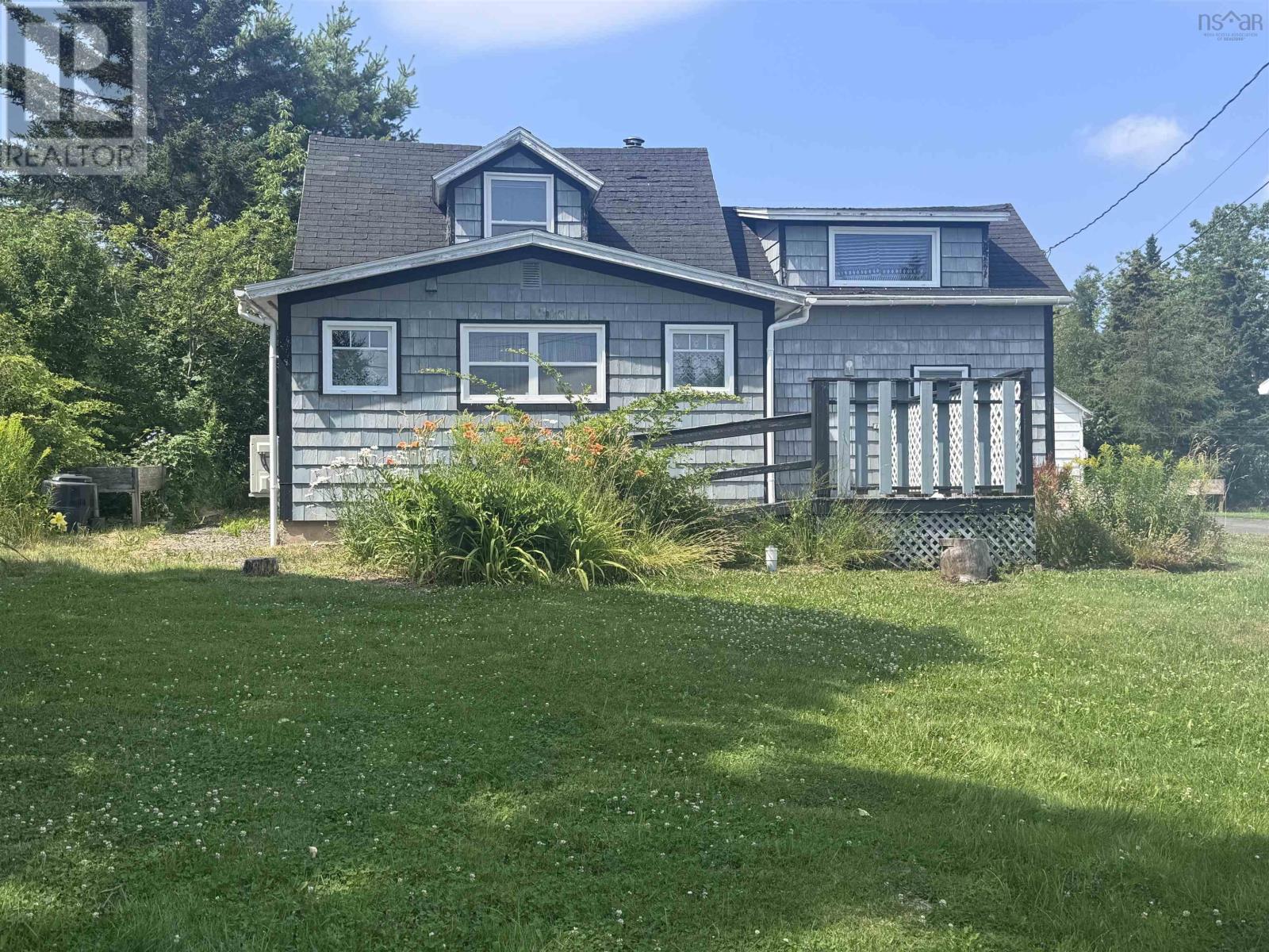 10 High St, Baddeck, NS B0E 1B0
