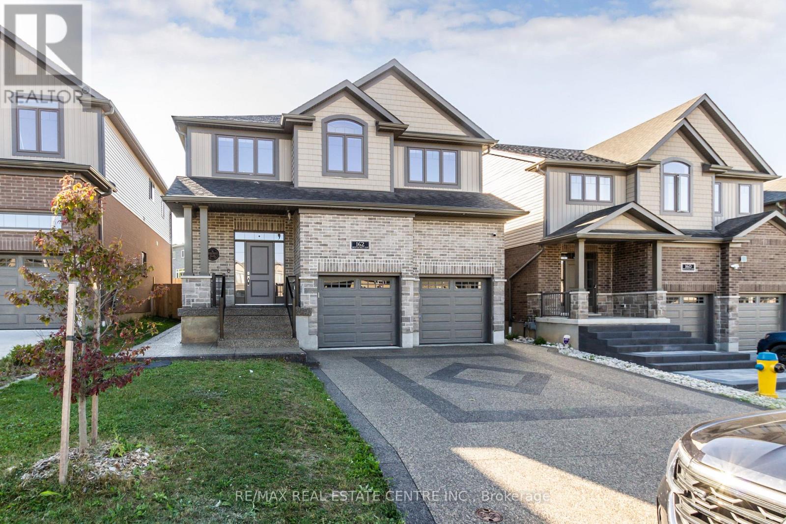 162 Mountain Holly Ct, Waterloo, ON N2V 0E1