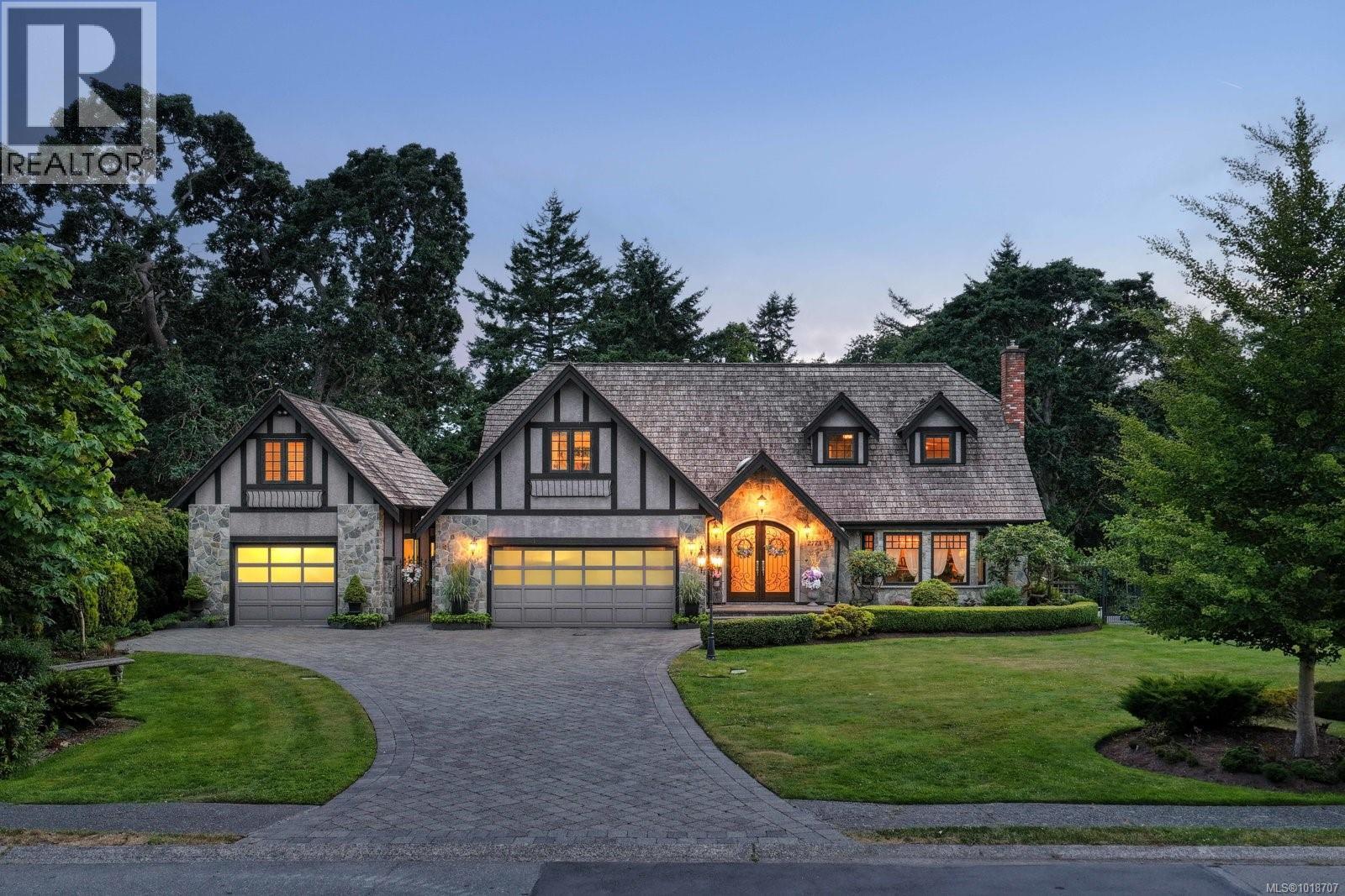 2773 Arbutus Rd, Saanich, BC V8N 5X8