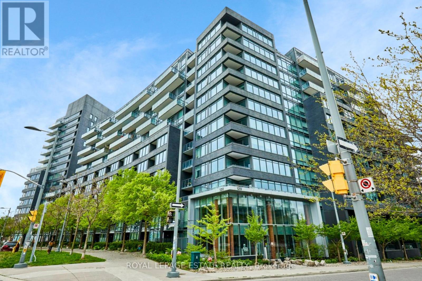 120 Bayview Ave N419 Ave, Toronto, ON M5A 0J1