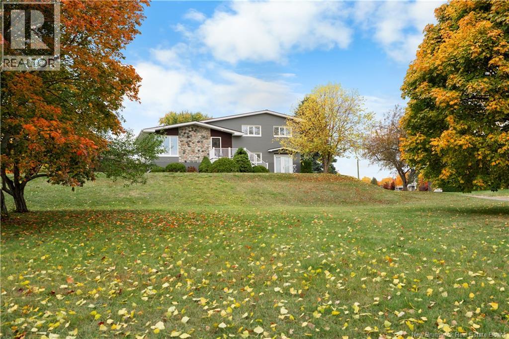 125 Roche, Bathurst, NB E2A 3E5
