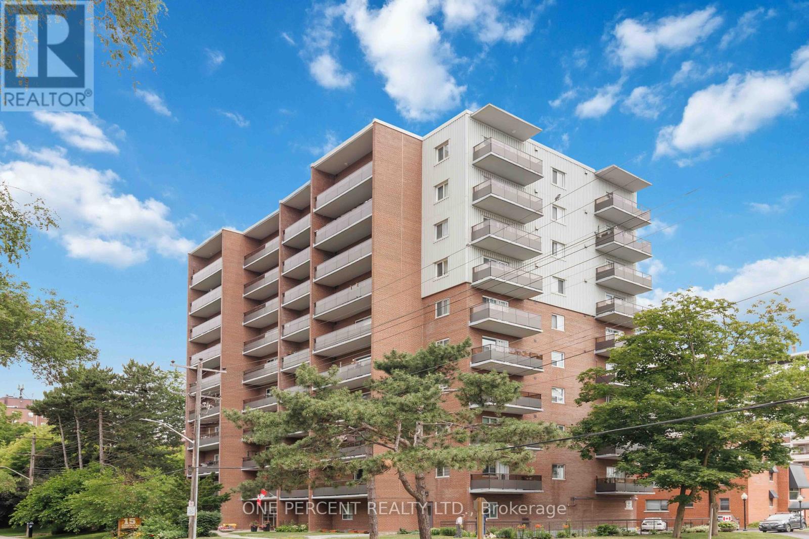 204 15 Elizabeth St N, Mississauga, ON L5G 2Z3
