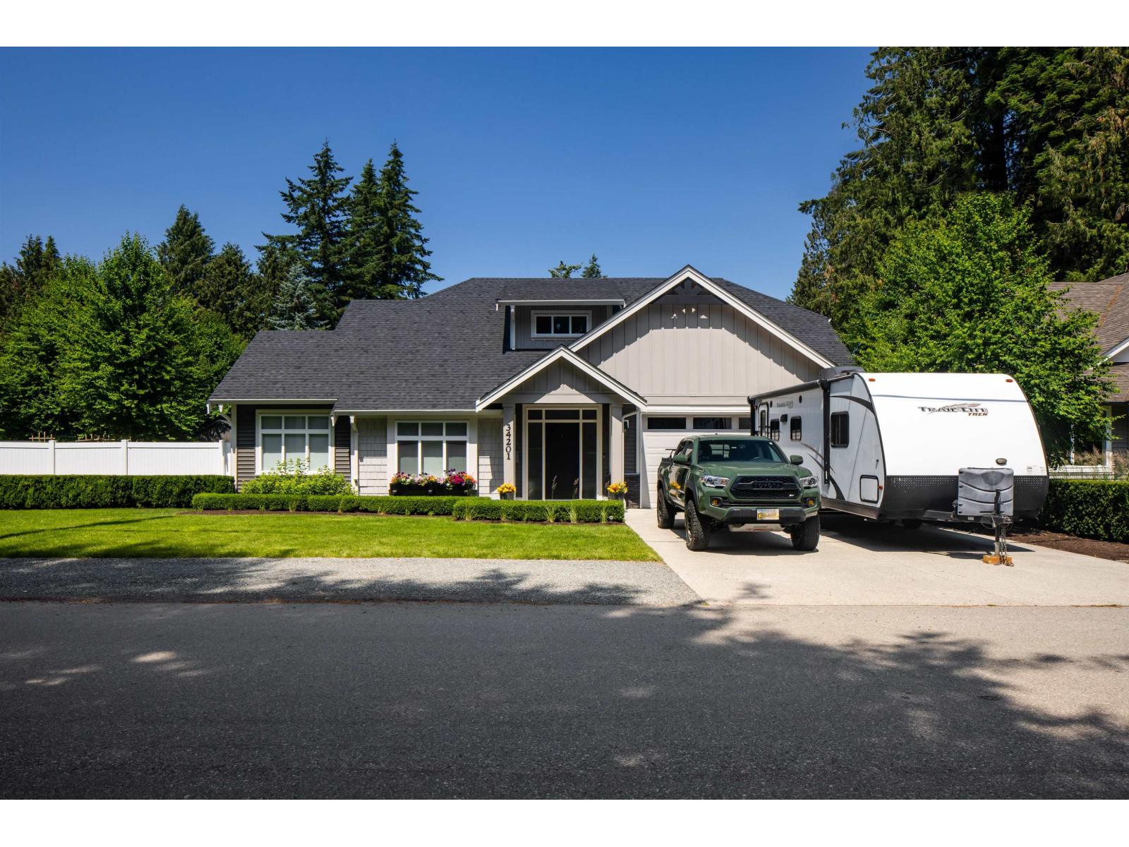 34201 Woodbine Cres, Abbotsford, BC V2S 2R4