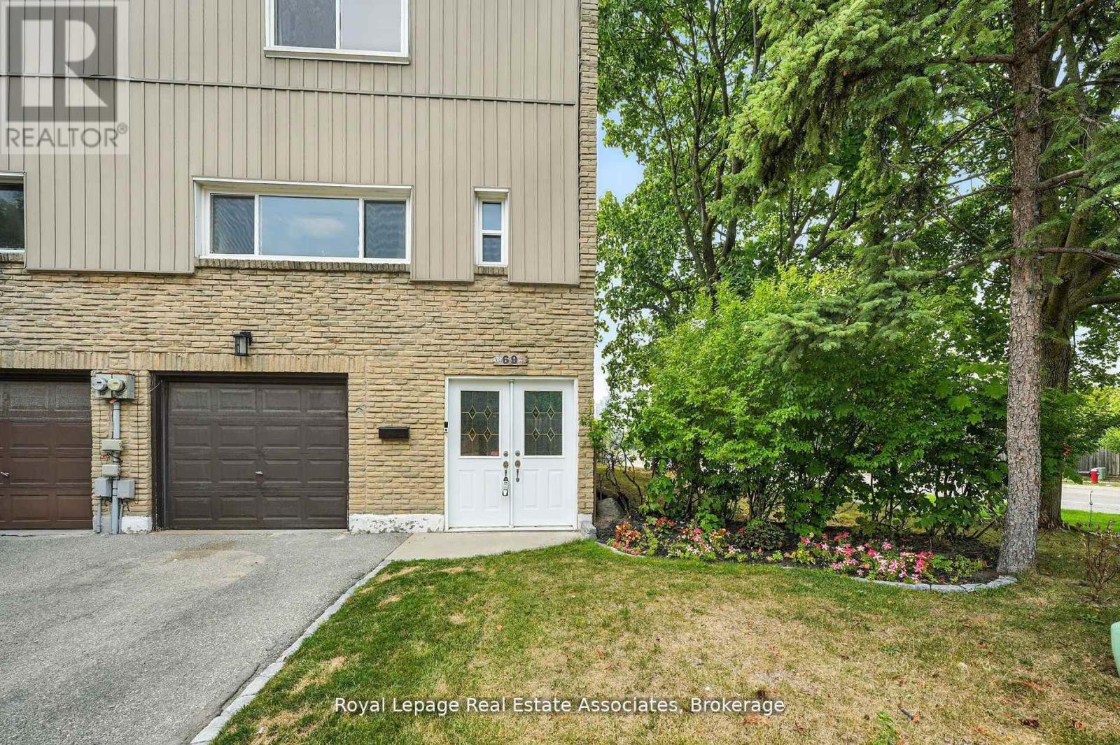 69 400 Bloor St, Mississauga, ON L5A 3M8