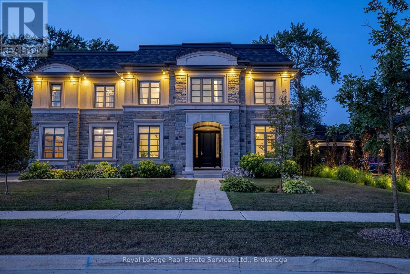 215 Prince George Cres, Oakville, ON L6L 0G5