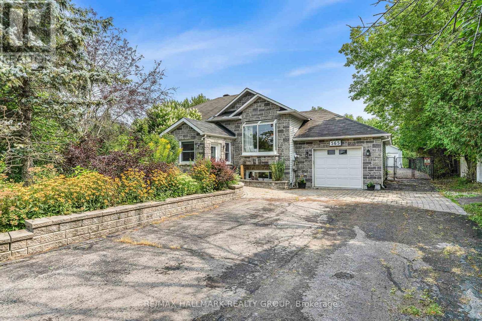 565 Landry St, Clarence-Rockland, ON K4K 1K7