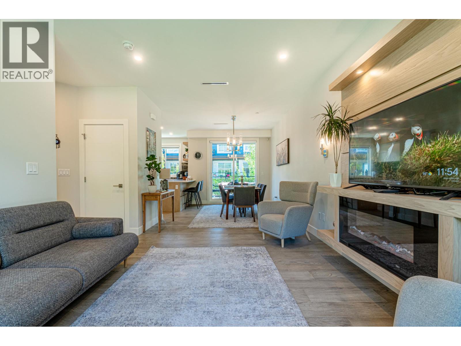 933 Premier Street Unit 11, North Vancouver, BC V7J 0E4