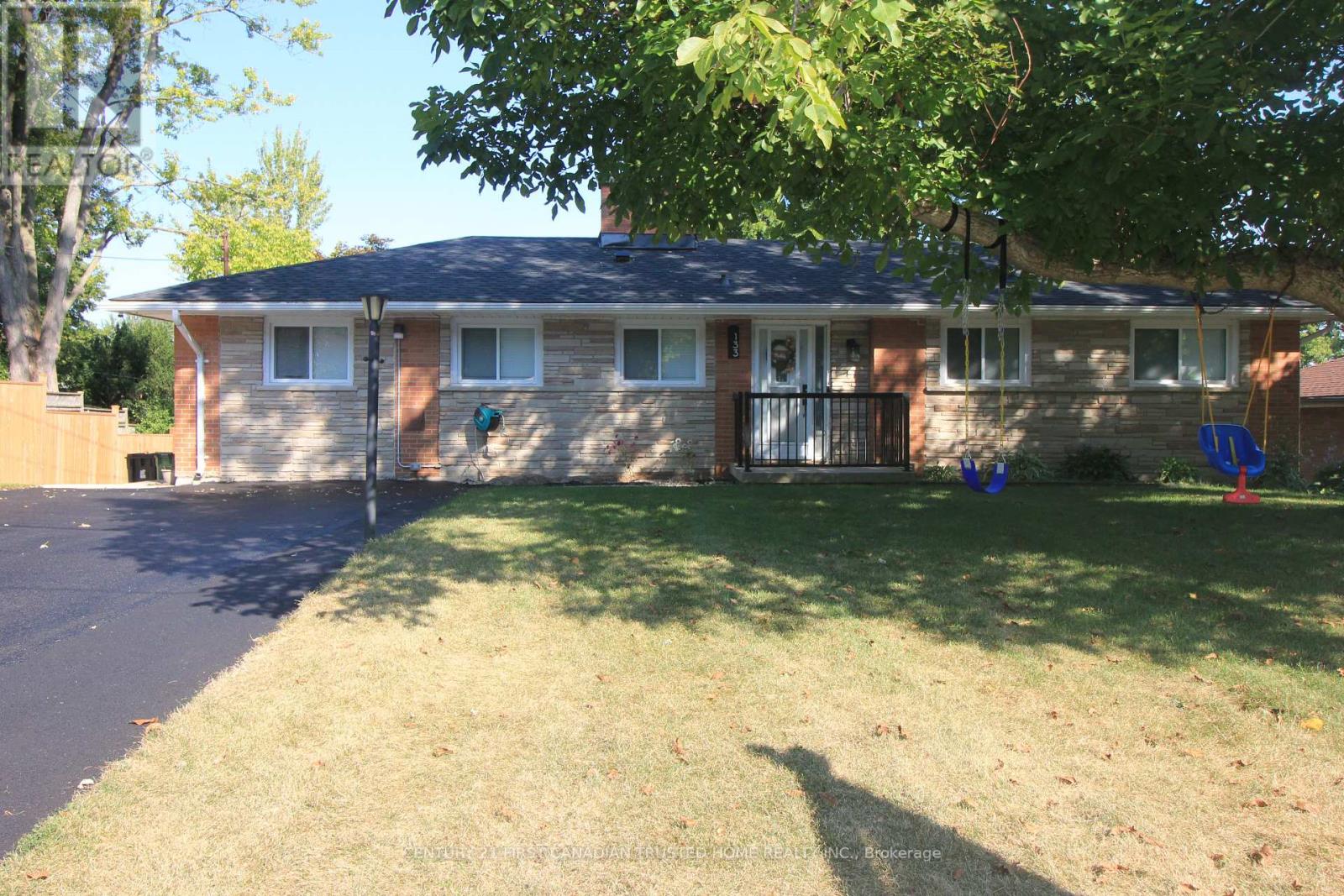 133 Deer Park Cir W, London, ON N6H 3B9