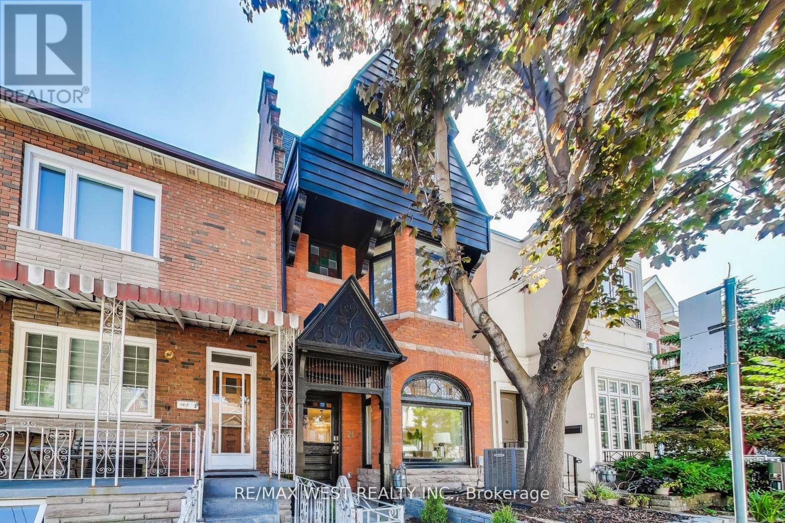 21 Rolyat St, Toronto, ON M6J 1S5