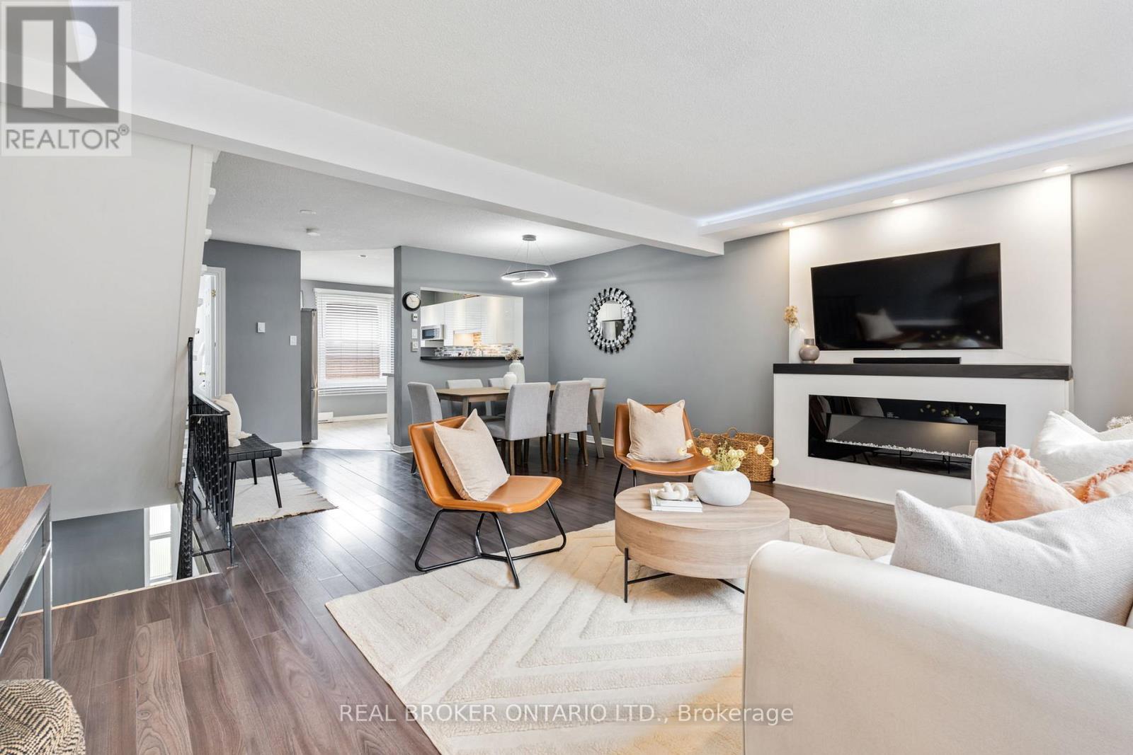 70 2440 Bromsgrove Rd, Mississauga, ON L5J 4J7