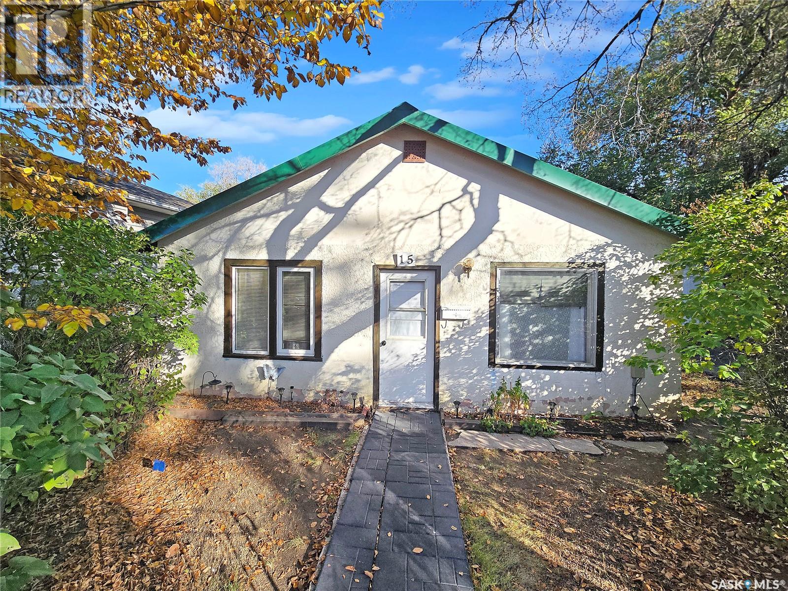 15 10 Avenue Northeast, Swift Current, SK S9H 2T1