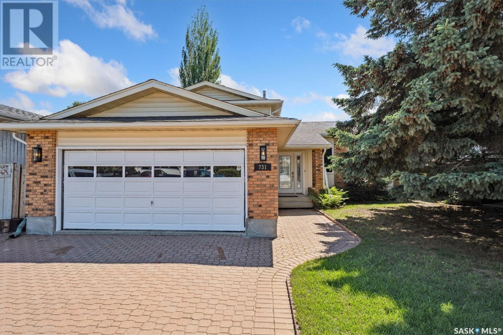 731 Swan Cres, Saskatoon, SK S7J 5C7