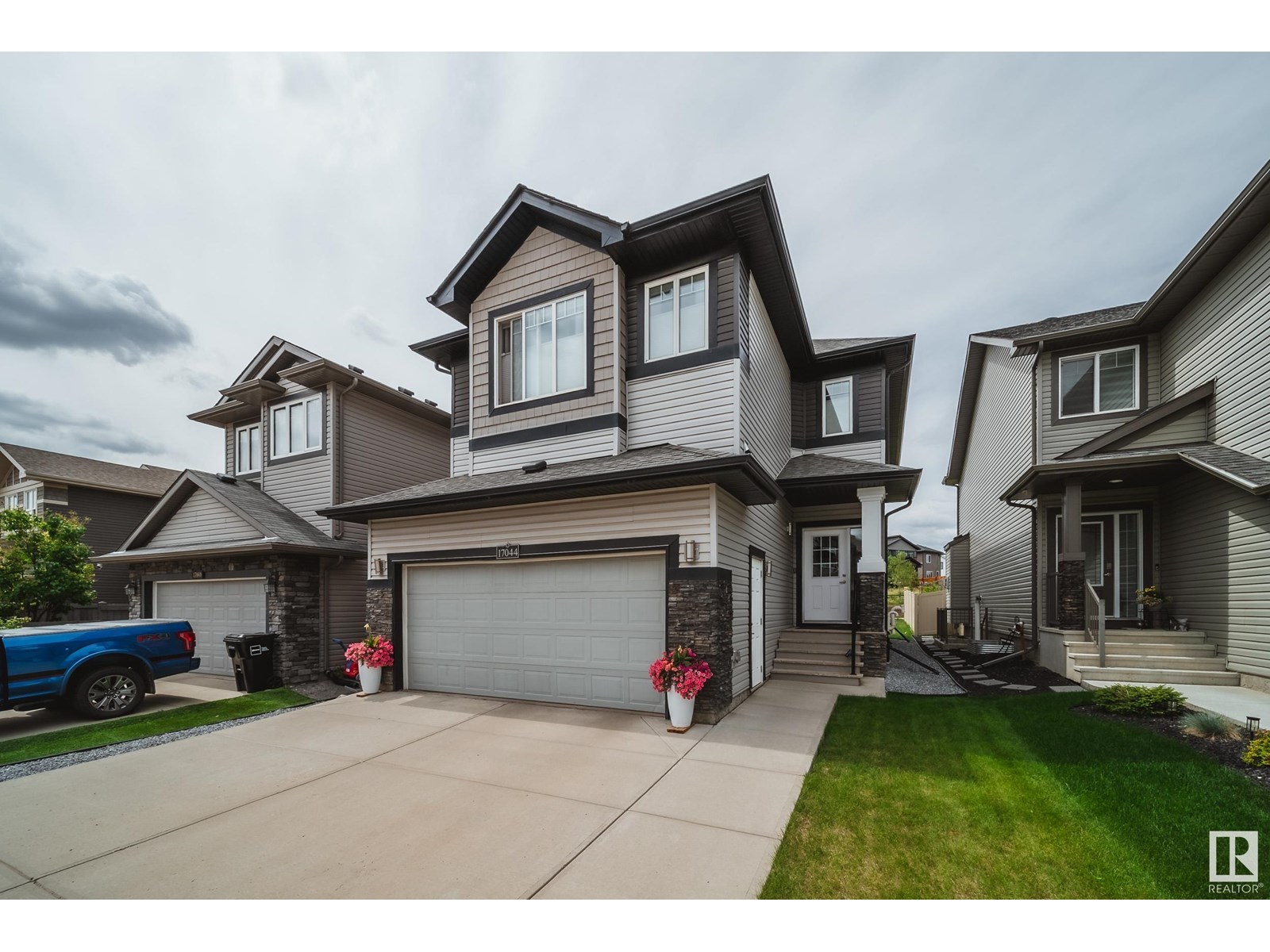 43 St Nw Unit 17044, Edmonton, AB T5Y 0Z3