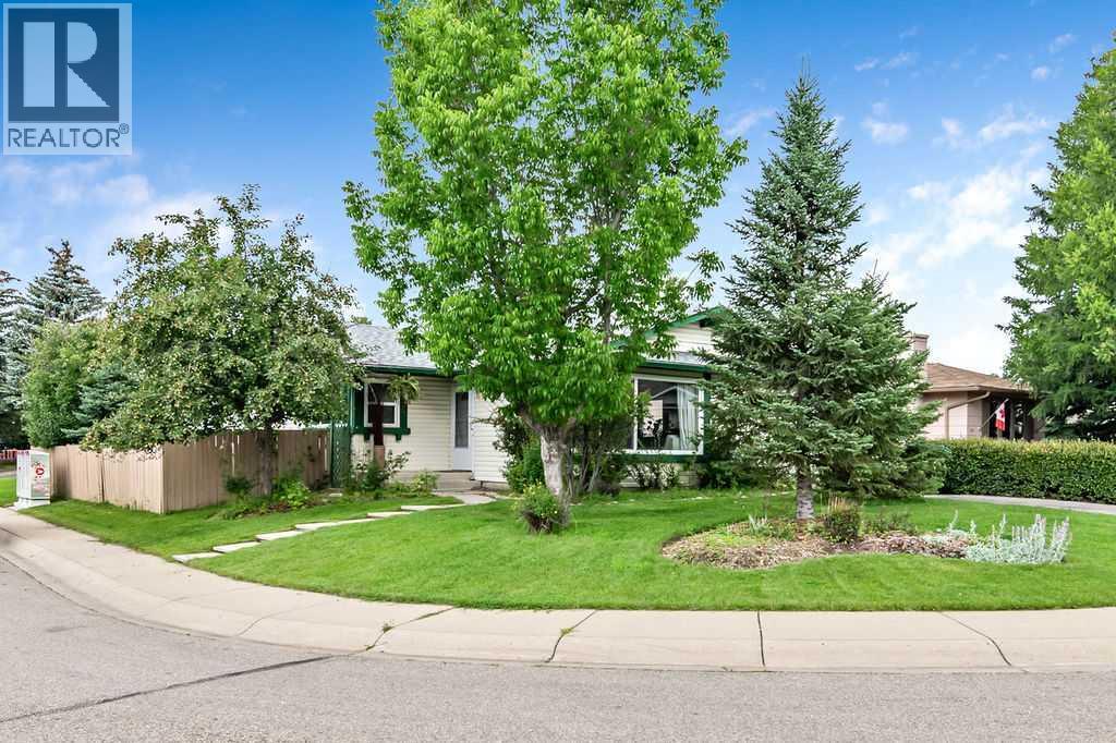 127 Thorson Cres, Okotoks, AB T1S 1C9