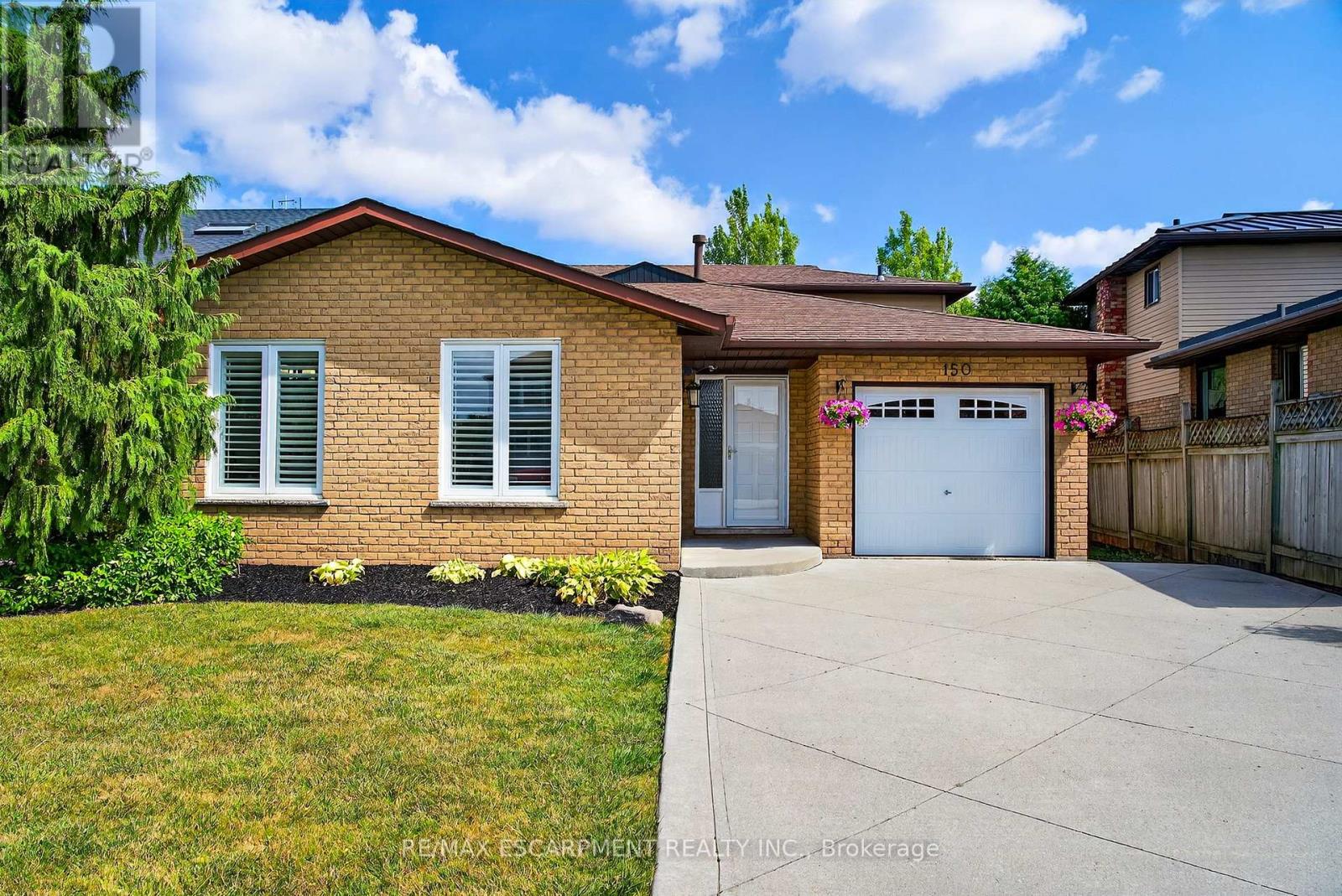 150 Solomon Cres, Hamilton, ON L8W 2G7