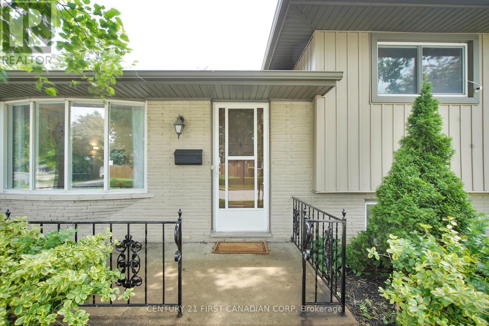 1 Buchan Rd, London, ON N5V 1K9
