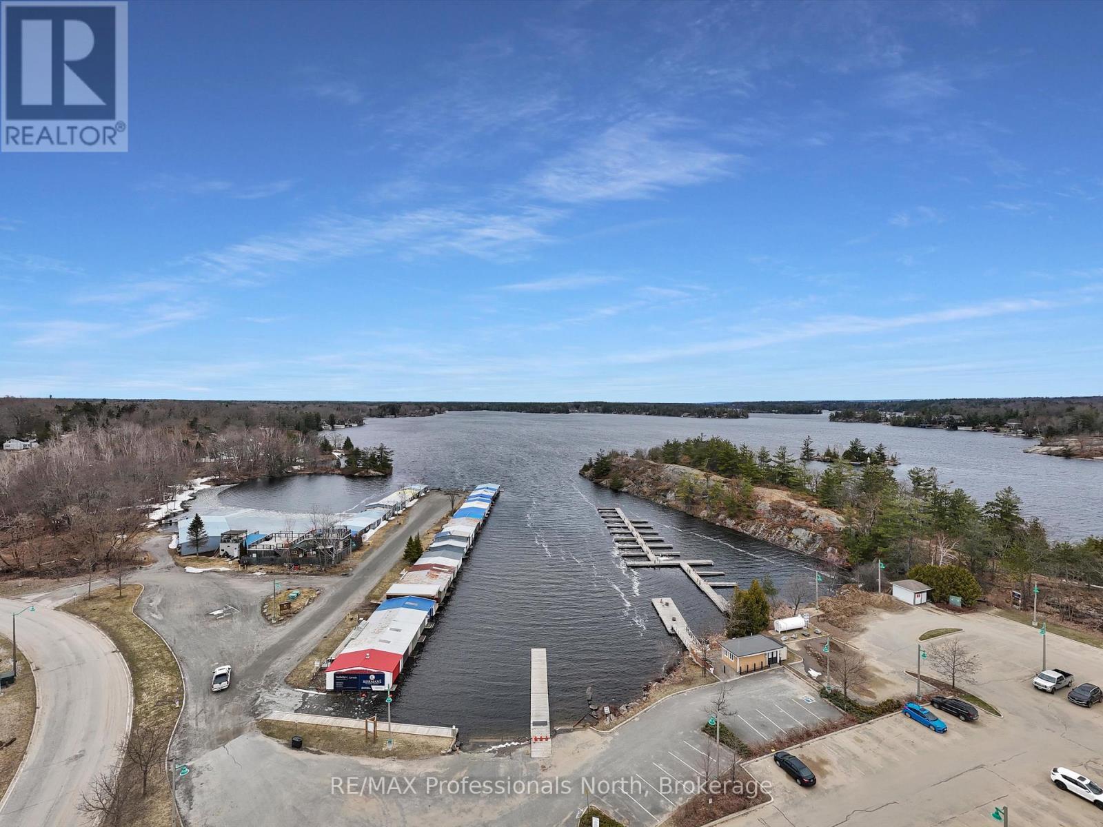 305 130 Steamship Bay Rd, Gravenhurst, ON P1P 1Z9