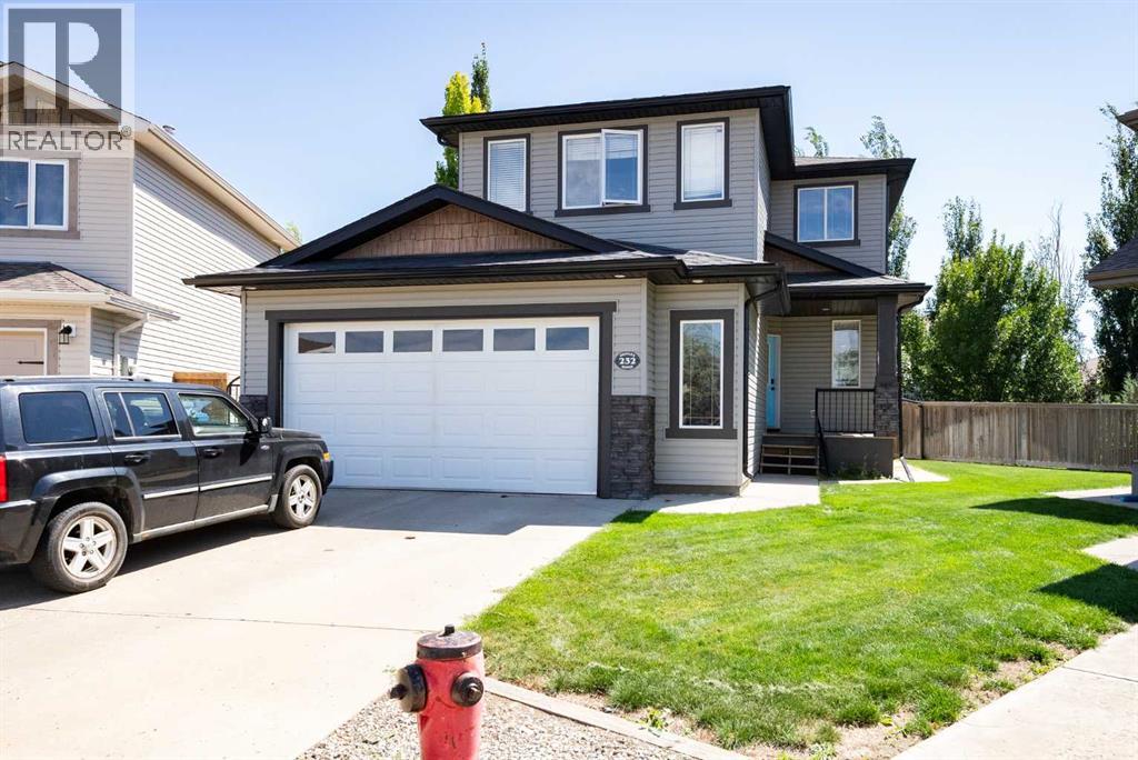 232 Silkstone Bay W, Lethbridge, AB T1J 2A2