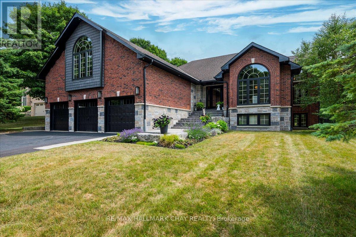 32 Forest Hill Dr, Springwater, ON L0L 1X0