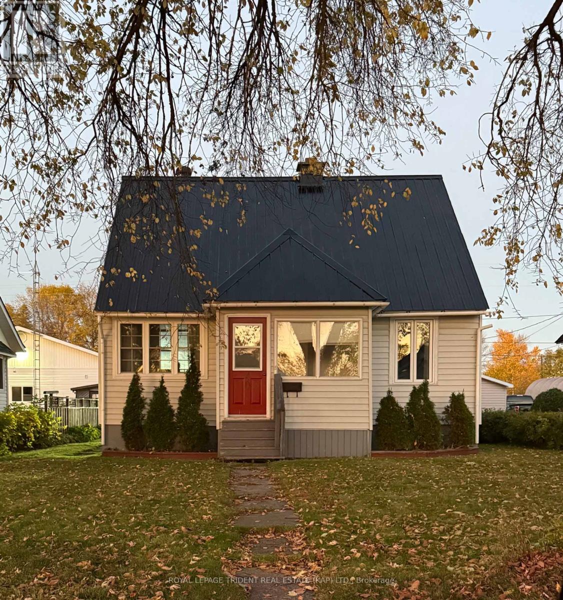 40 Bowman Ave, Kapuskasing, ON P5N 1N1
