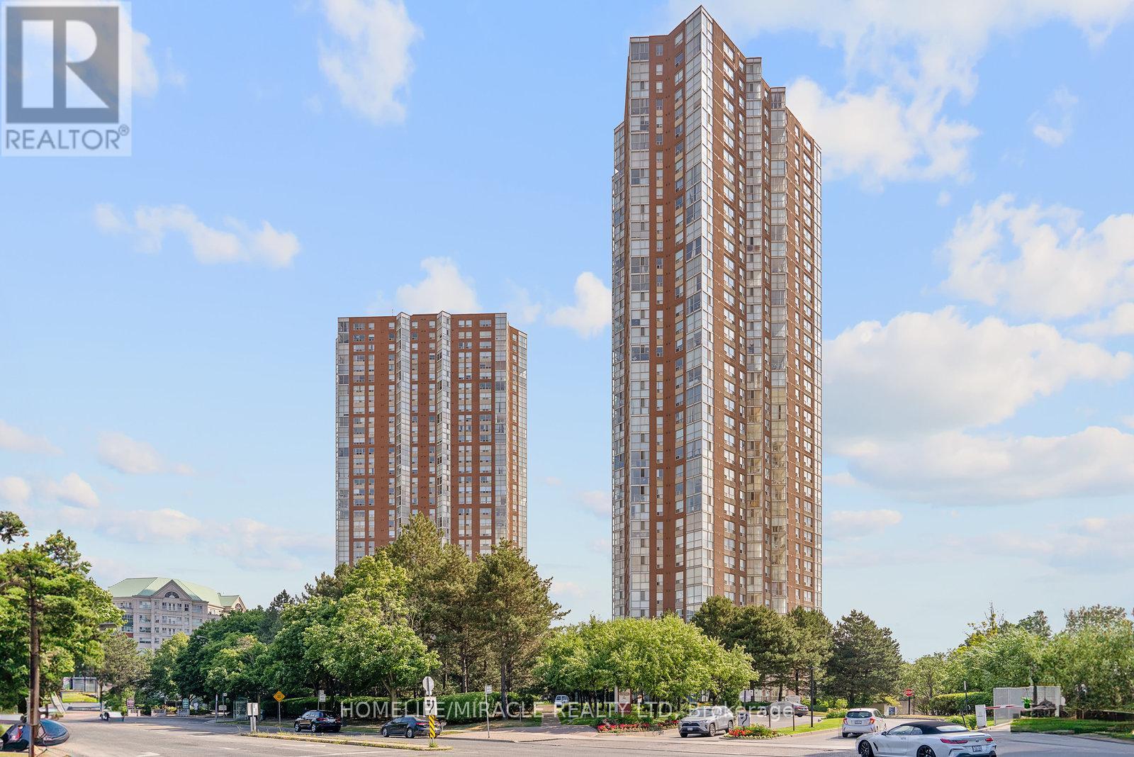 2009 7 Concorde Pl, Toronto, ON M3C 3N4