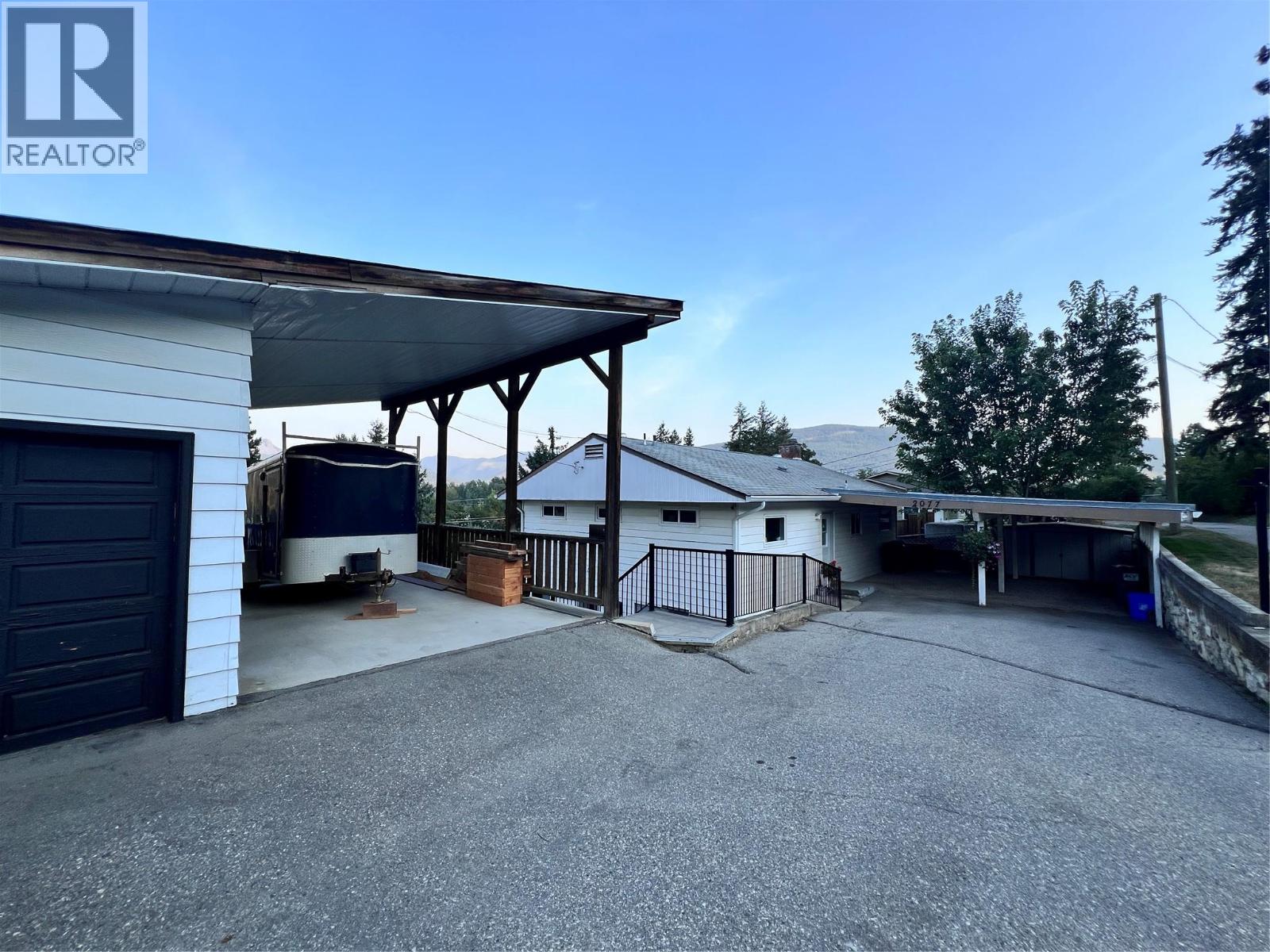 2077 Derry Ln, Lumby, BC V0E 2G0
