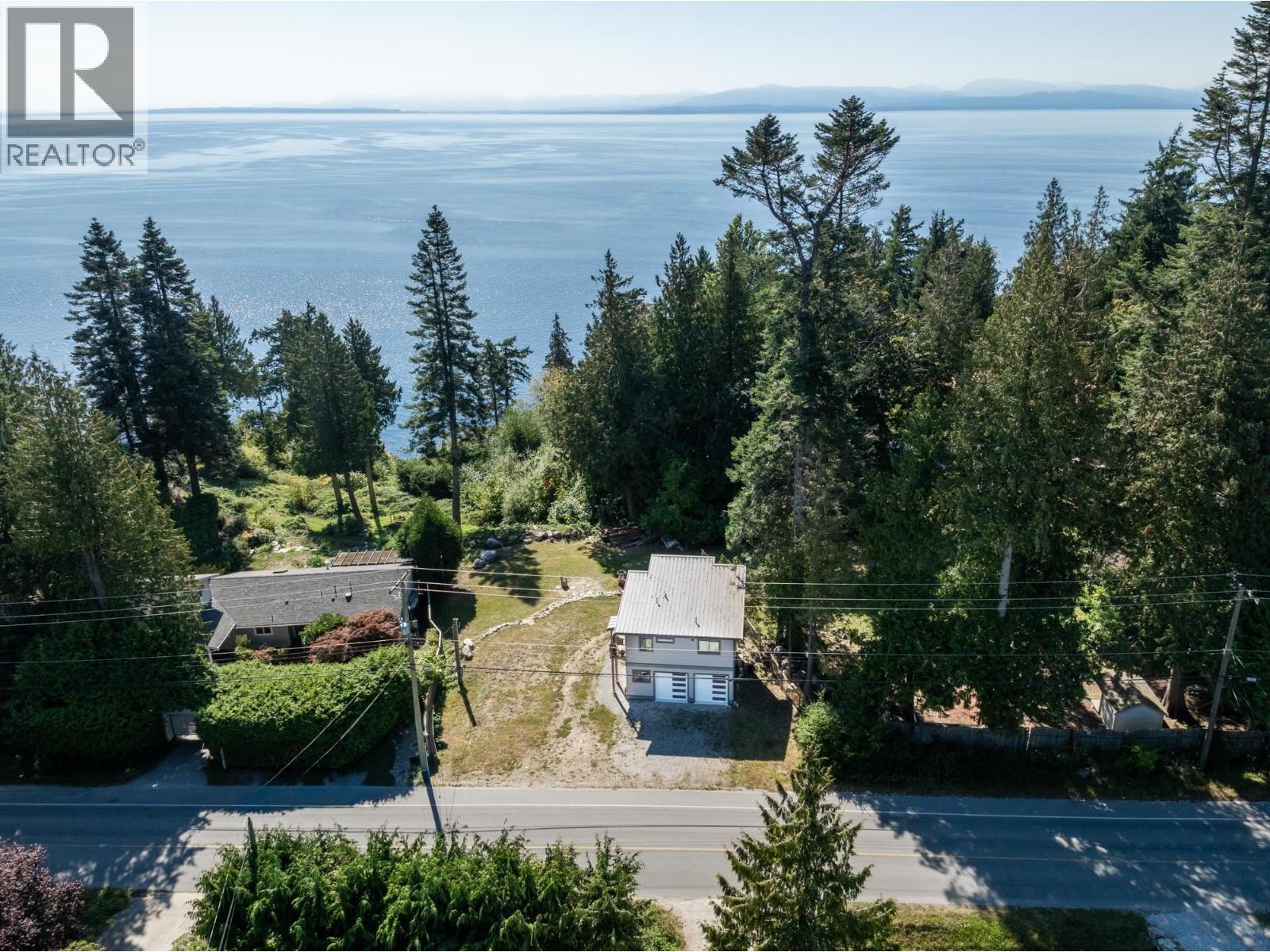 7835 Redrooffs Rd, Halfmoon Bay, BC V7Z 1A4
