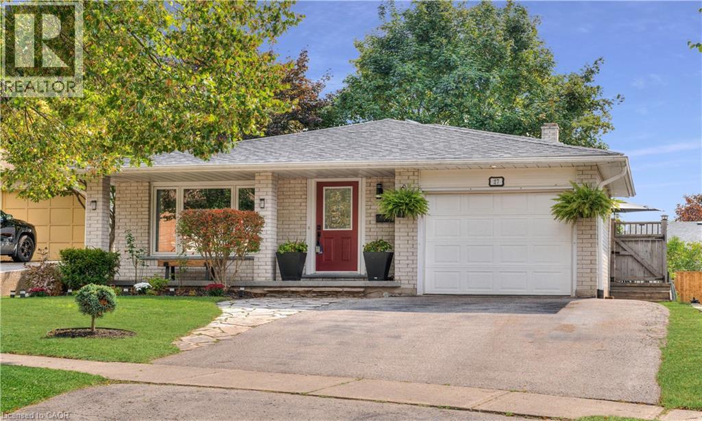 27 Wheatfield Cres, Kitchener, ON N2P 1P7