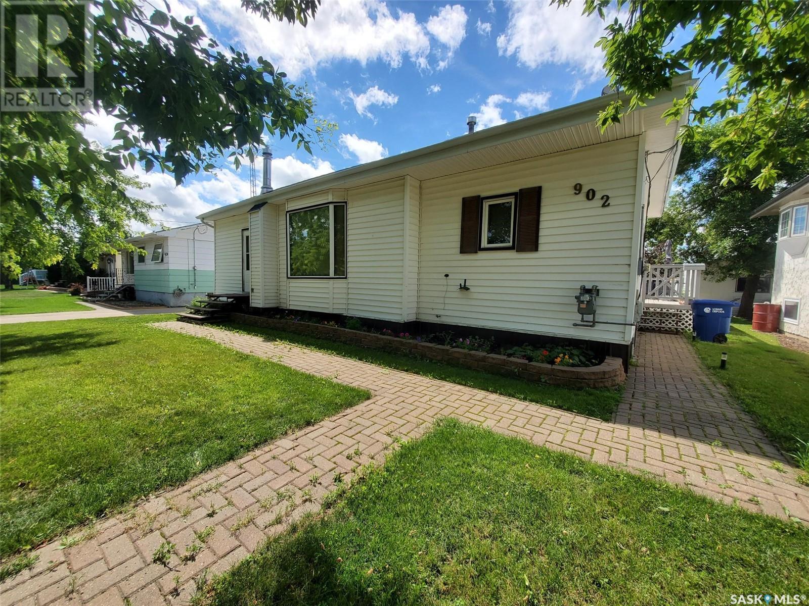 902 Francis St, Grenfell, SK S0G 2B0