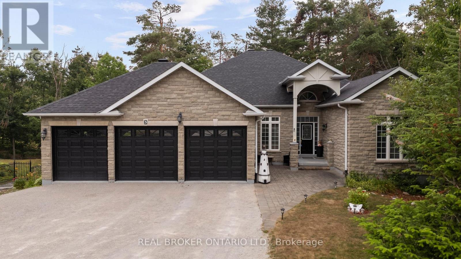 3 Bridle Path, Oro-Medonte, ON L0L 2L0