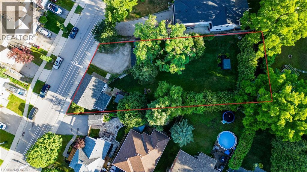 64 Woolwich St, Kitchener, ON N2K 1S3