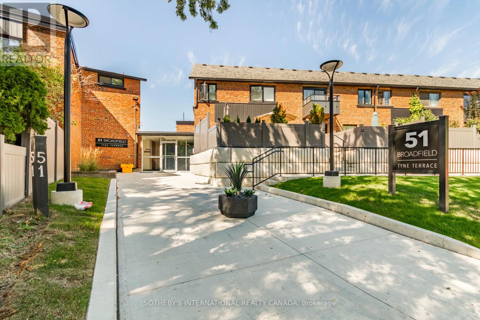 32 51 Broadfield Dr, Toronto, ON M9C 5P2