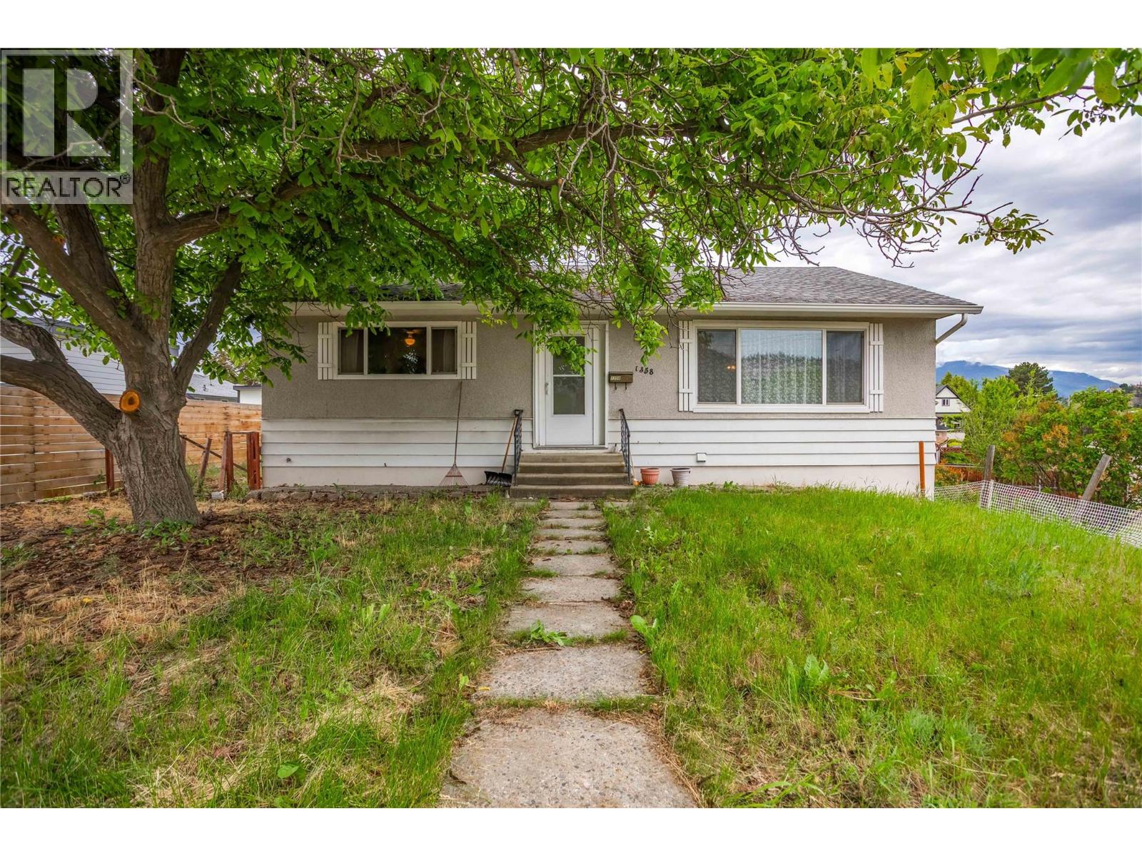 1358 Cherry Cres E, Kelowna, BC V1Y 3Y1