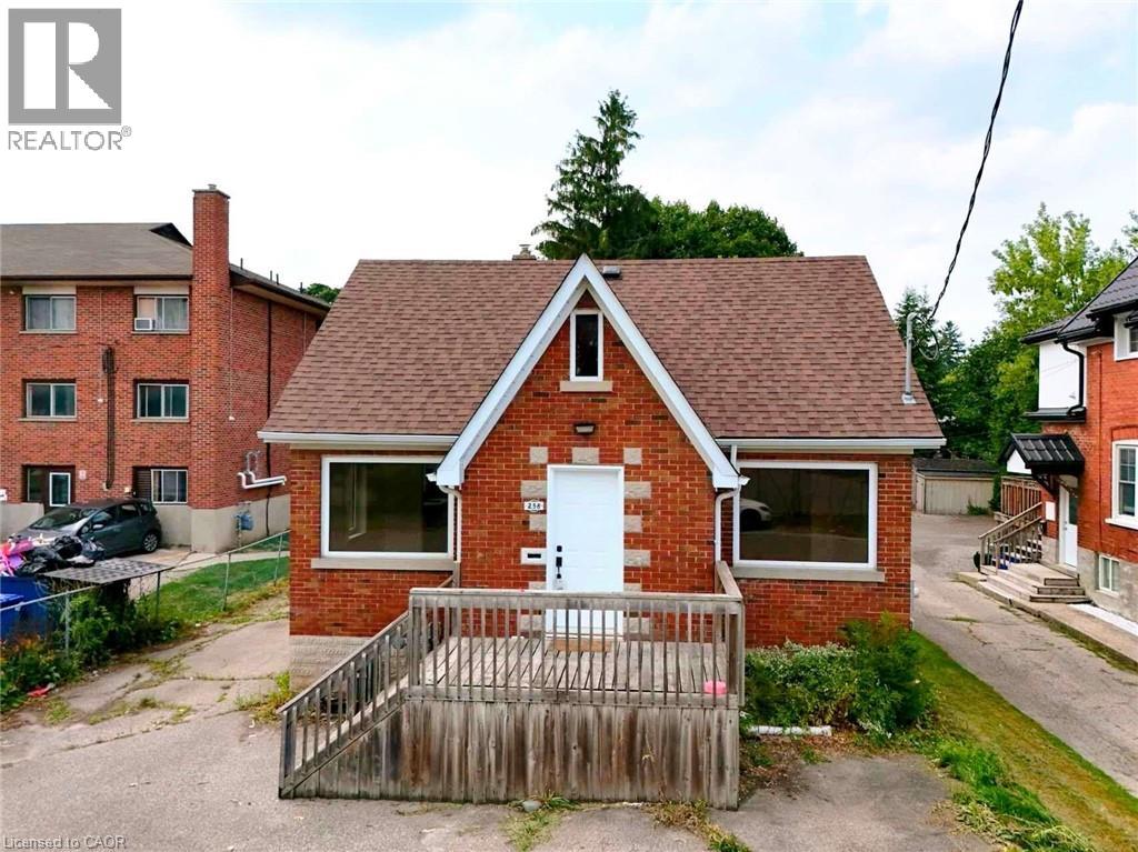 238 Lowther St N, Cambridge, ON N3H 1Y1