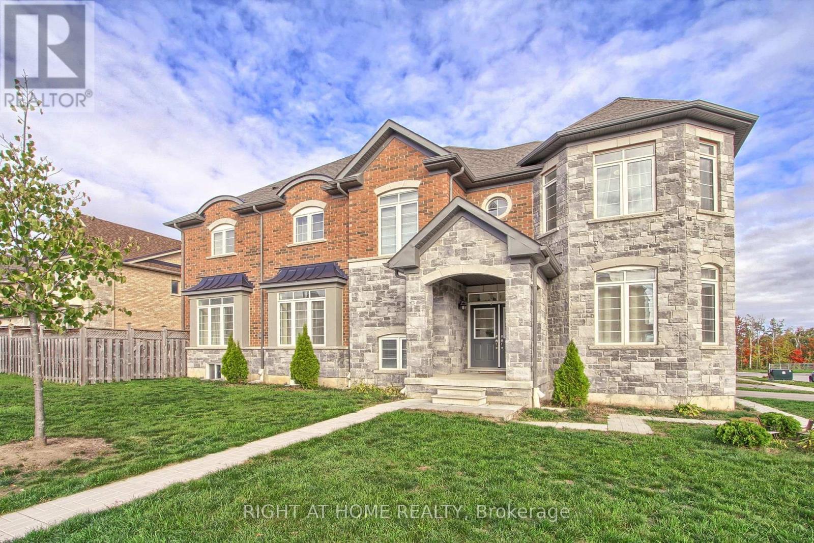 2236 Lozenby St, Innisfil, ON L9S 0M8